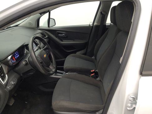 Used 2020 Chevrolet Trax LS w/ LPO, Cargo Package FWD image 17