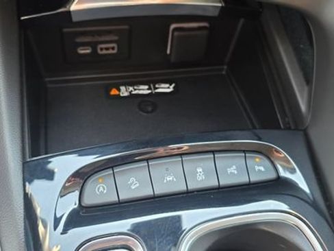 Used 2023 Buick Envision Avenir AWD/4WD image 24