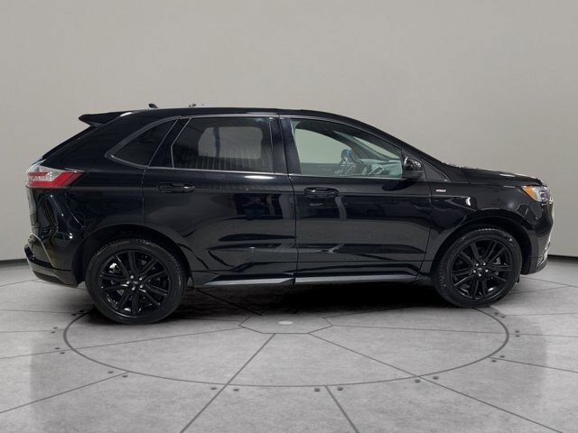 Certified 2024 Ford Edge ST-Line AWD/4WD image 2
