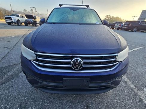 Used 2023 Volkswagen Tiguan SE image 2
