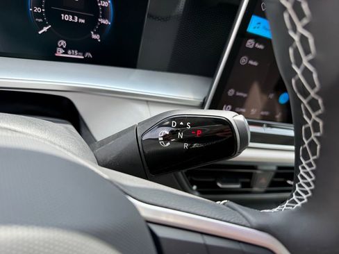 New 2025 Volkswagen Tiguan SE image 15