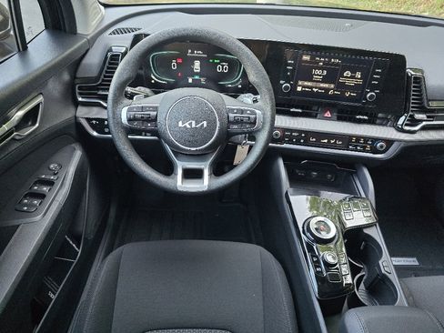 New 2025 Kia Sportage LX image 6