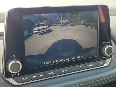 Used 2025 Nissan Rogue SV image 25