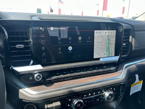 New 2026 GMC Sierra 1500 SLT image 17