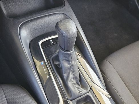 Used 2021 Toyota Corolla LE image 19