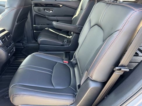 Used 2025 Honda Pilot TrailSport image 14