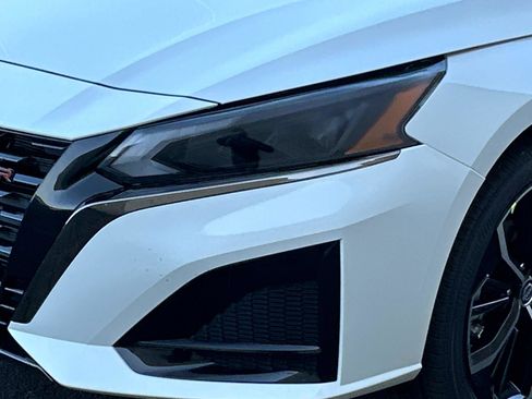 New 2025 Nissan Altima 2.5 SR w/ SR Premium Package image 8