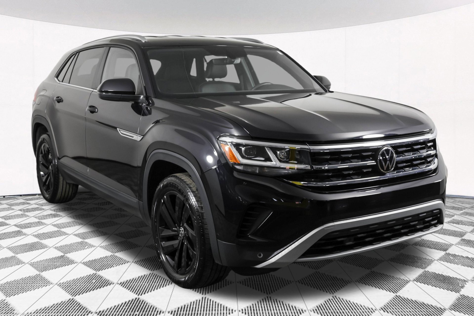 Used 2023 Volkswagen Atlas Cross Sport SE w/ Black Wheel Package AWD/4WD image 13