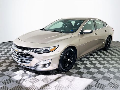 Used 2024 Chevrolet Malibu LT image 3