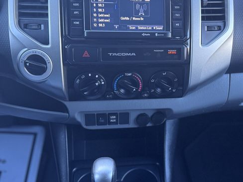 Used 2015 Toyota Tacoma 4x4 Access Cab V6 w/ TRD Off-Road Package image 15