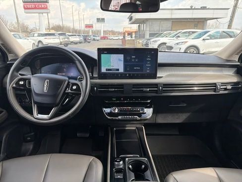 Certified 2023 Lincoln Corsair AWD image 17