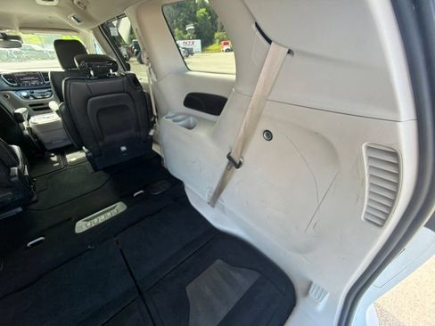 Used 2024 Chrysler Pacifica Touring-L FWD image 57
