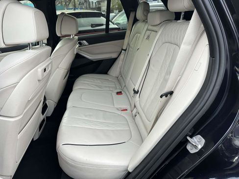 Used 2020 BMW X5 M50i AWD/4WD image 18