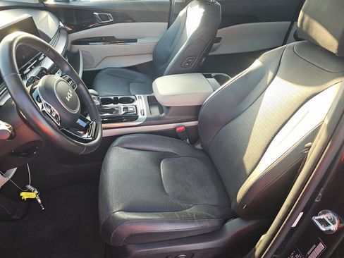 Used 2023 Kia Carnival SX Prestige FWD image 5
