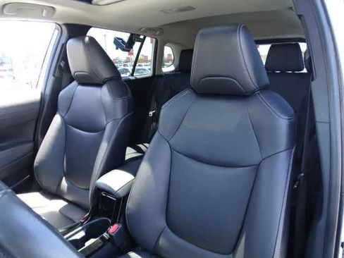Certified 2022 Toyota Corolla Cross XLE w/ Convenience Package AWD/4WD image 19