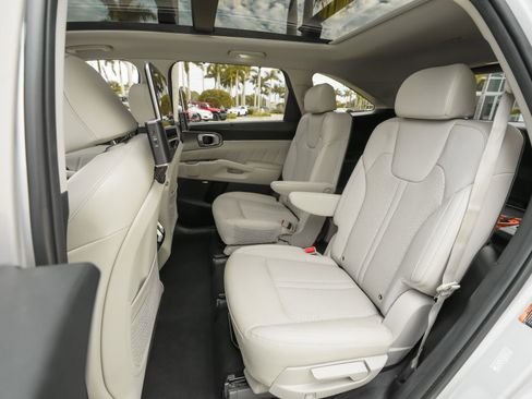 Used 2023 Kia Sorento SX Prestige image 35