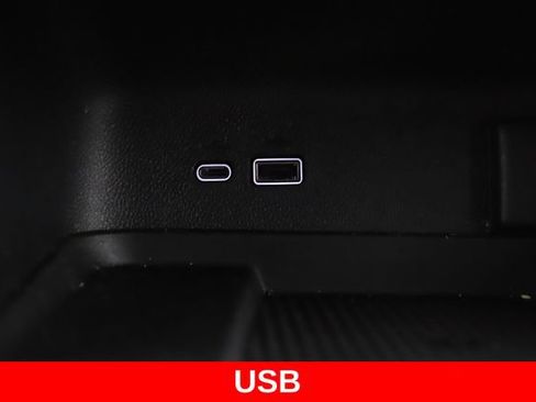 Used 2024 Chevrolet Traverse Z71 AWD/4WD image 23
