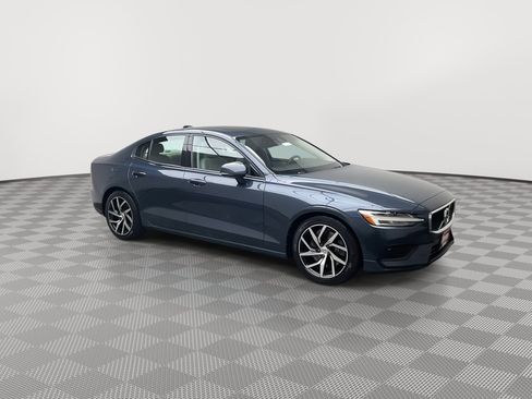 Used 2019 Volvo S60 T6 Momentum w/ Premium Package image 40