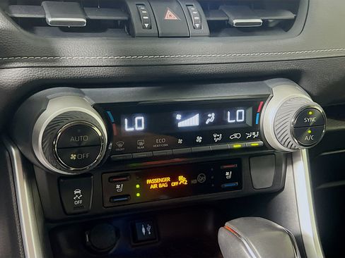 Used 2019 Toyota RAV4 Limited w/ Cold Weather Package FWD image 26