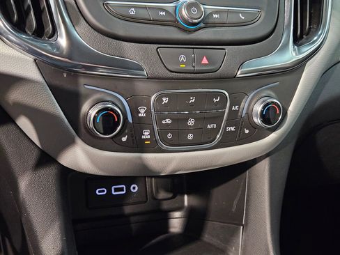 Used 2024 Chevrolet Equinox LT image 32