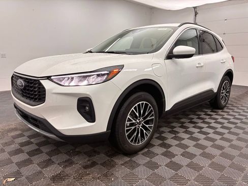 New 2026 Ford Escape SE w/ Class II Trailer Tow Package image 13