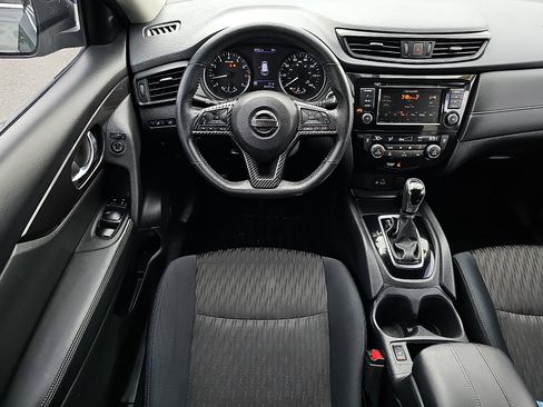 Used 2018 Nissan Rogue SV image 11