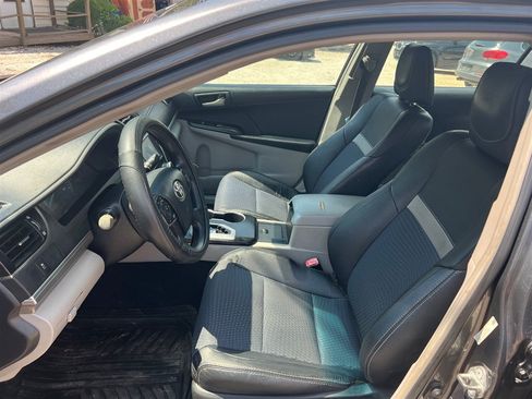 Used 2012 Toyota Camry LE FWD image 11