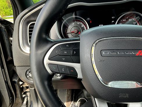 Used 2018 Dodge Charger SXT Plus RWD image 11