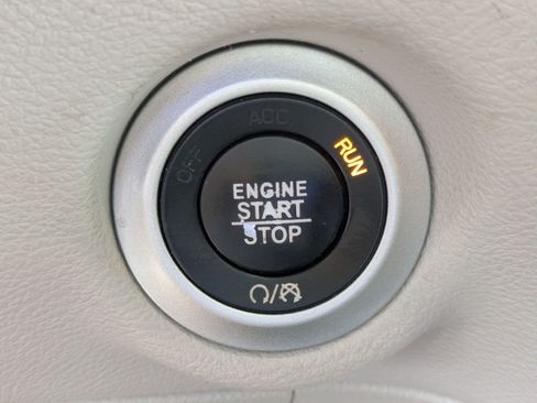 Used 2018 Chrysler Pacifica Touring-L FWD image 21