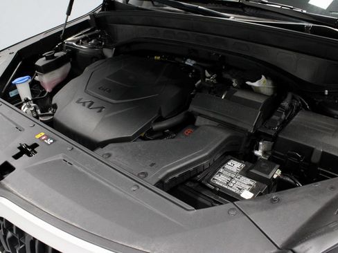 Used 2025 Kia Telluride LX FWD image 18