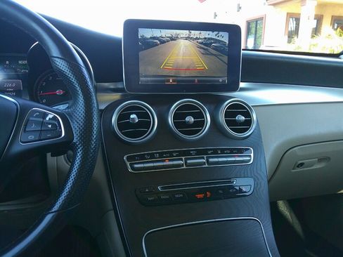 Used 2019 Mercedes-Benz GLC 350e 4MATIC image 31