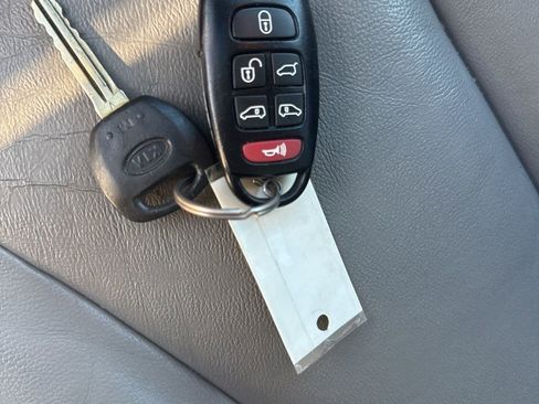 Used 2010 Kia Sedona EX w/ Luxury Pkg image 25