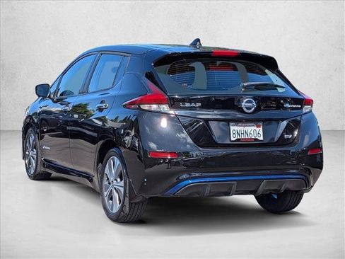 Used 2019 Nissan Leaf SV w/ SV Technology Package FWD image 8