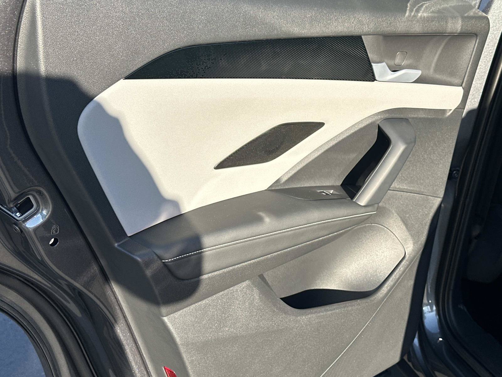 Certified 2026 Volkswagen Tiguan SE FWD image 24