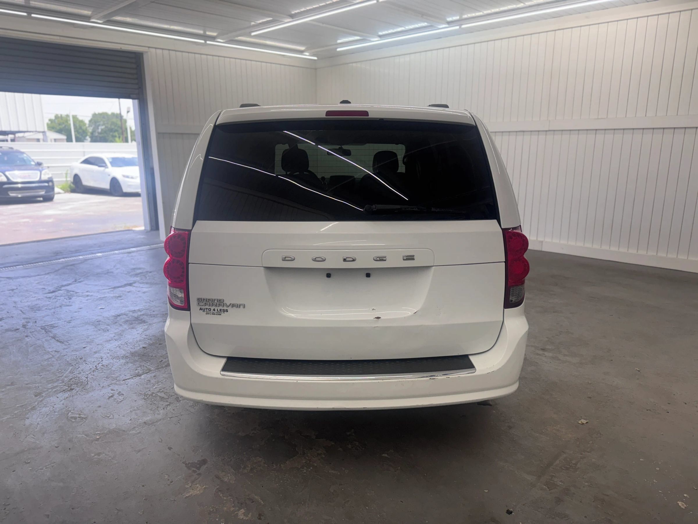 Used 2013 Dodge Grand Caravan SXT w/ UConnect Hands-Free Group FWD image 6