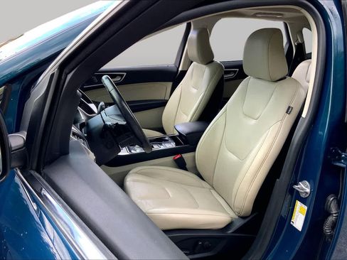 Used 2020 Ford Edge Titanium w/ Equipment Group 301A AWD/4WD image 9