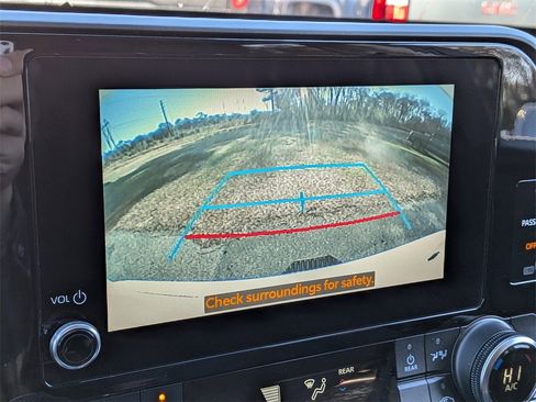 Used 2023 Toyota Highlander L image 21