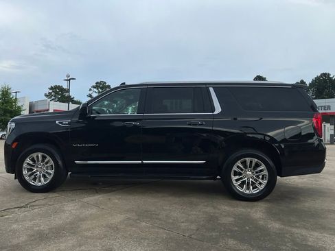 Used 2023 GMC Yukon XL SLT AWD/4WD image 3