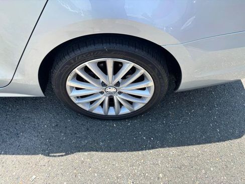 Used 2011 Volkswagen Jetta SEL FWD image 23