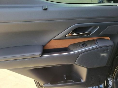 Used 2025 Lexus GX 550 w/ Accessory Package (2T) image 12