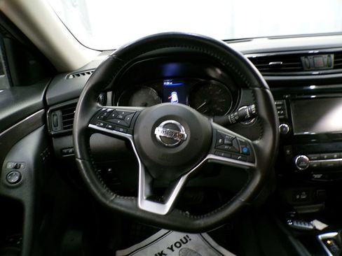 Used 2019 Nissan Rogue SV w/ Premium Package image 11