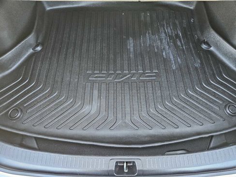 Used 2021 Toyota Corolla LE image 29