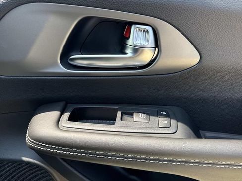 New 2027 Chrysler Pacifica Select FWD image 15