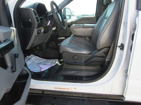 Used 2017 Ford F550 2WD Crew Cab Super Duty image 40