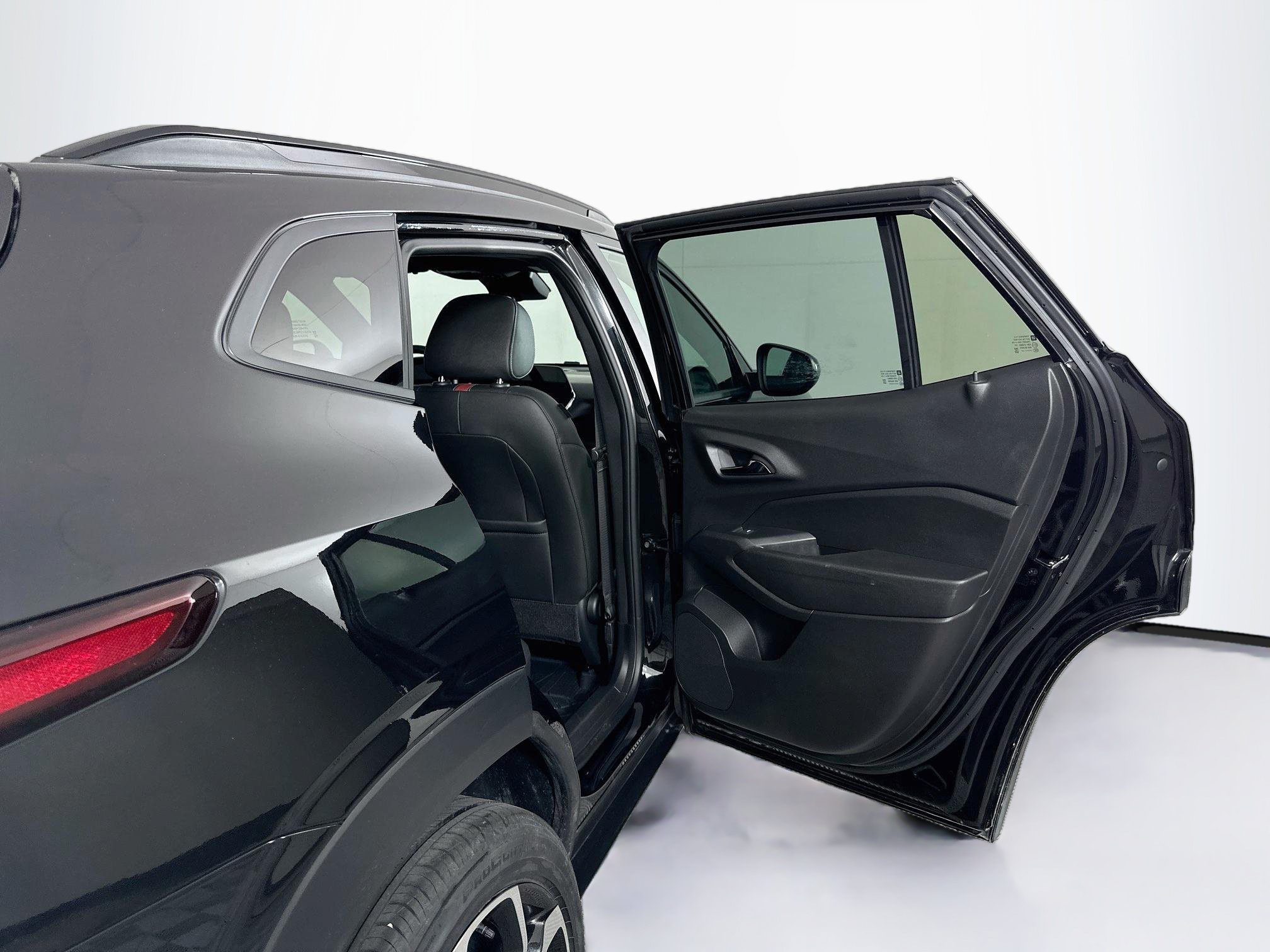Used 2025 Chevrolet Trax RS w/ Driver Confidence Package FWD image 29