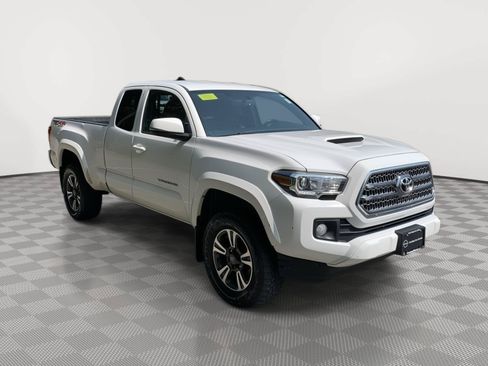 Used 2017 Toyota Tacoma TRD Sport w/ Tow Package AWD/4WD image 7