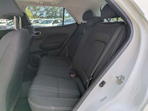 Used 2024 Hyundai Venue SEL FWD image 14
