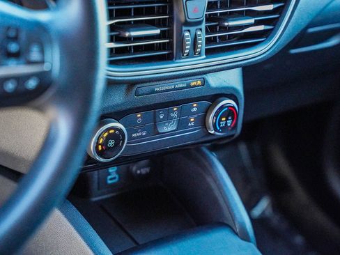 Used 2022 Ford Escape SE image 23