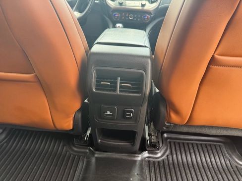 Used 2017 GMC Acadia SLT AWD/4WD image 18
