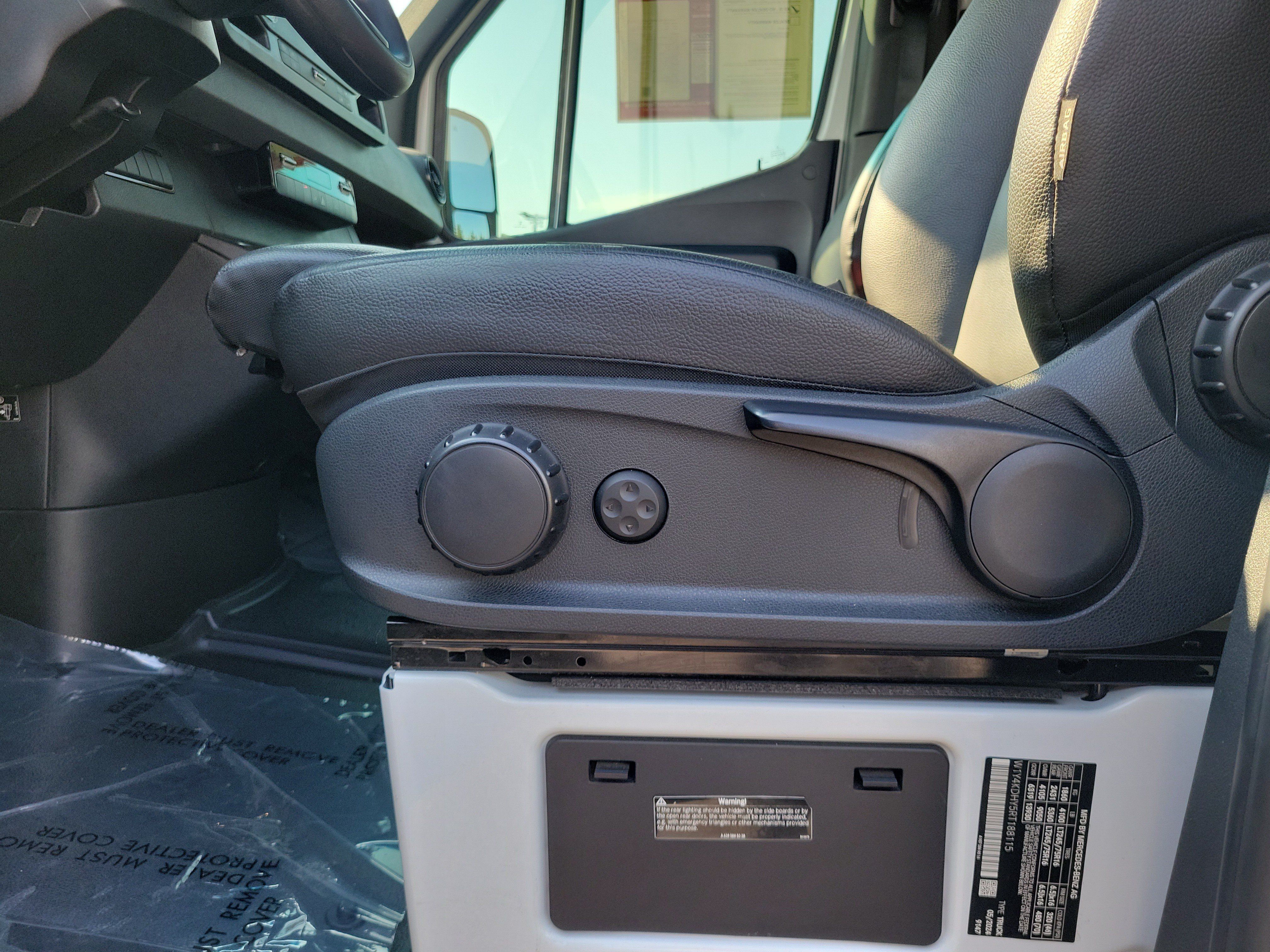 Used 2024 Mercedes-Benz Sprinter 2500 image 18
